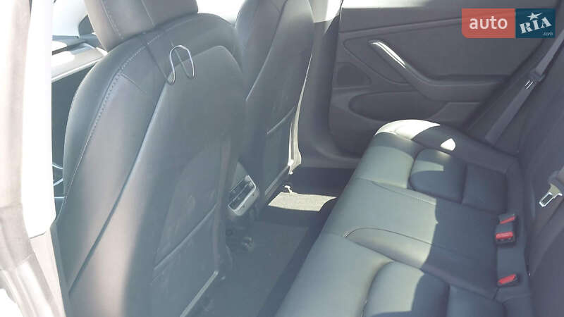 Седан Tesla Model 3 2019 в Львове