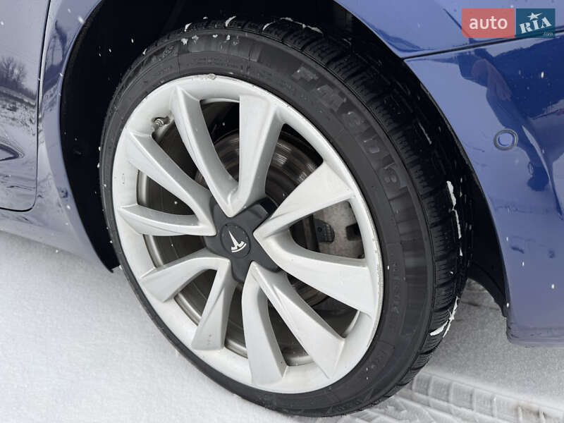 Седан Tesla Model 3 2018 в Киеве