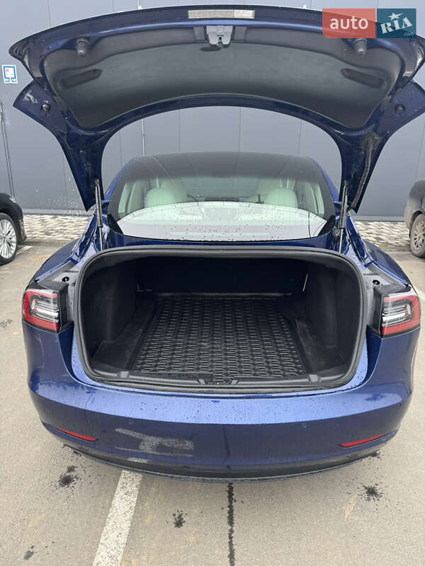Седан Tesla Model 3 2018 в Киеве