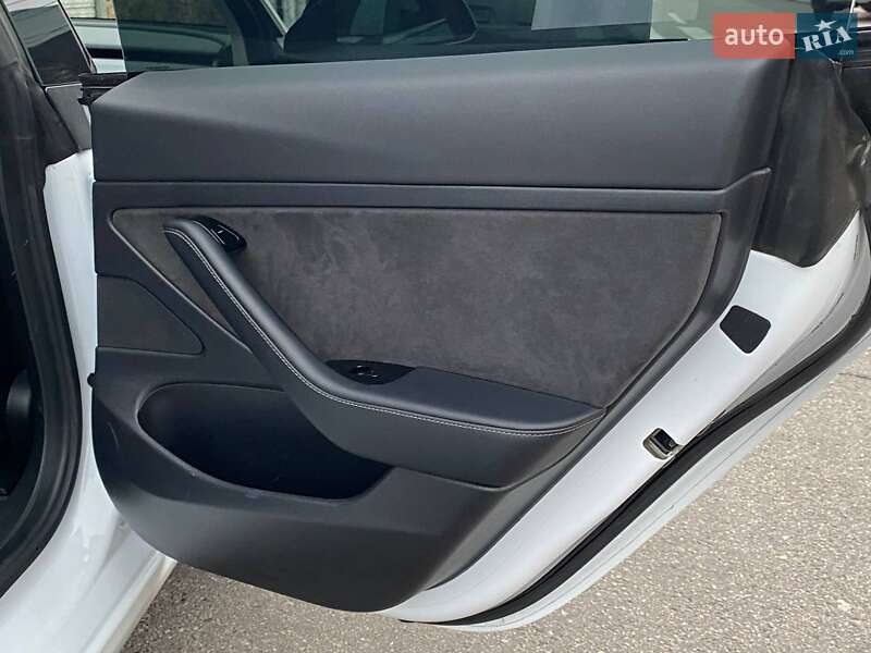 Седан Tesla Model 3 2019 в Белой Церкви