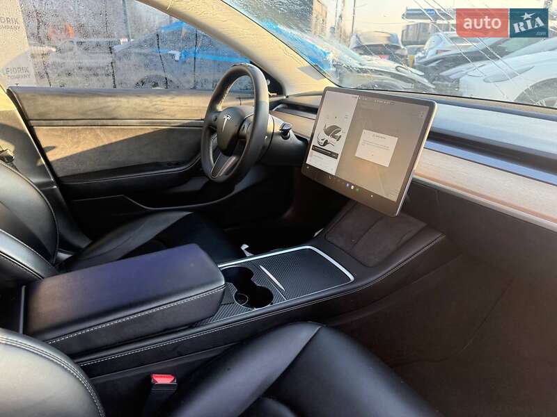 Седан Tesla Model 3 2021 в Луцке
