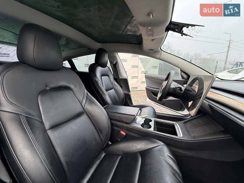 Седан Tesla Model 3 2021 в Луцке
