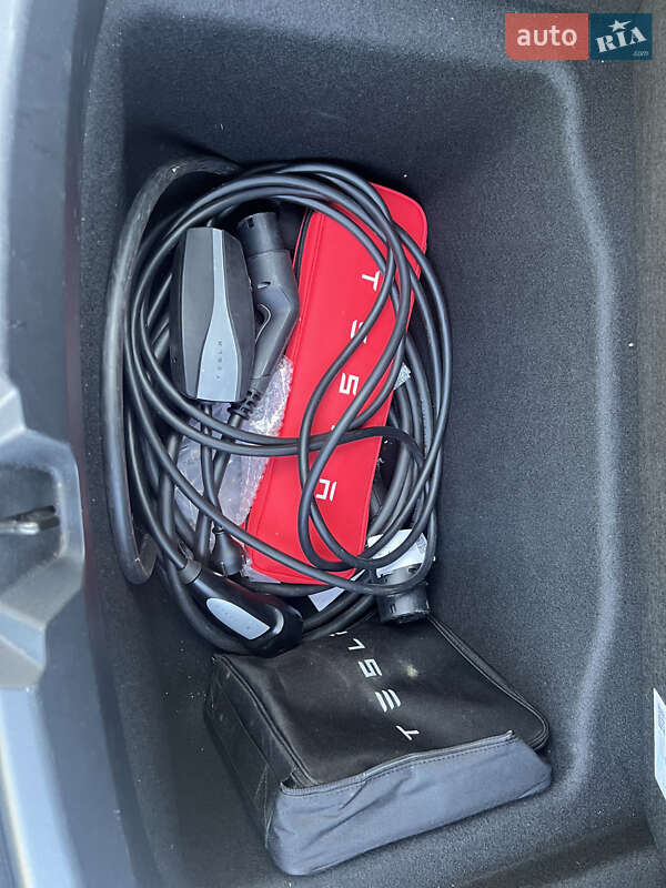 Седан Tesla Model 3 2022 в Кременчуге