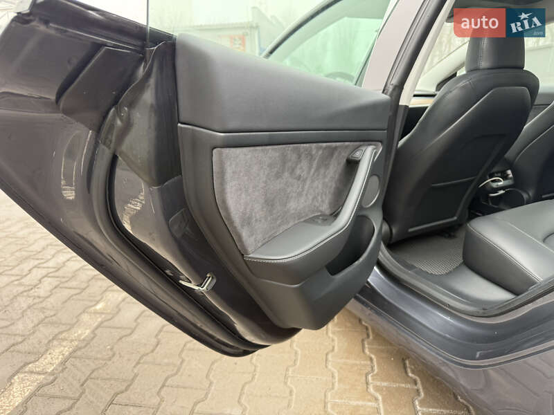 Седан Tesla Model 3 2023 в Хмельницком