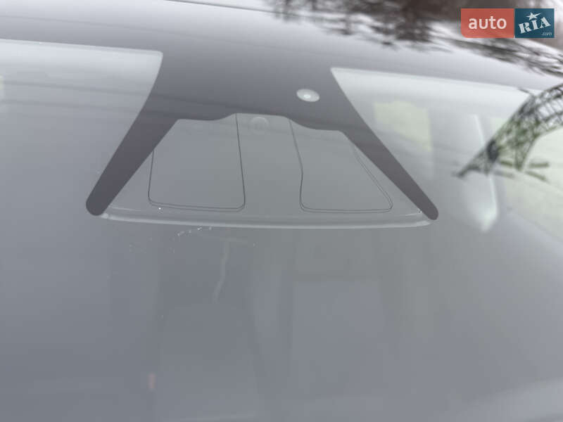 Седан Tesla Model 3 2023 в Хмельницком