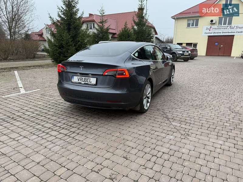 Седан Tesla Model 3 2019 в Киеве