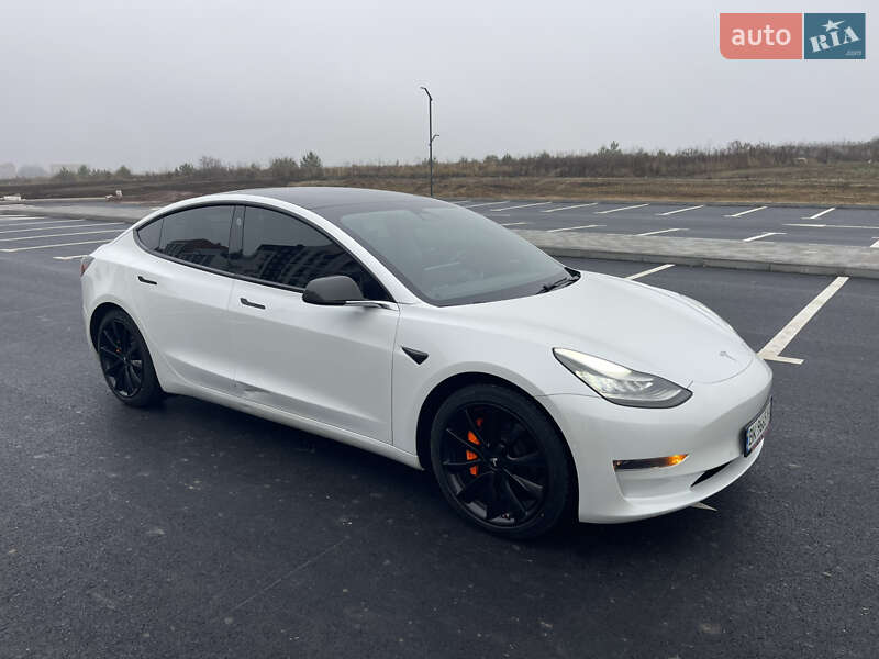 Седан Tesla Model 3 2019 в Ровно