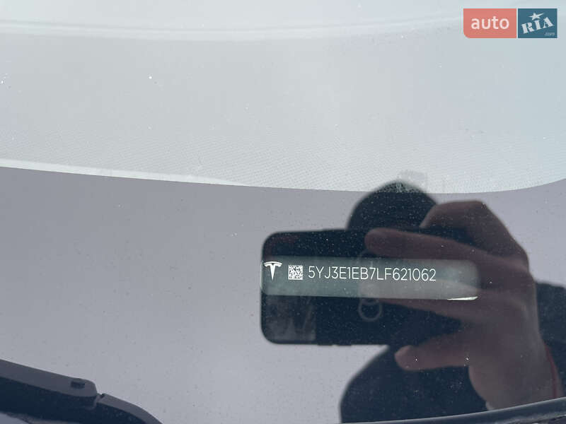 Седан Tesla Model 3 2019 в Ровно