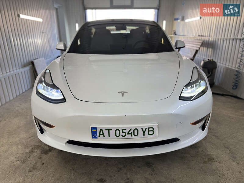 Седан Tesla Model 3 2023 в Ивано-Франковске