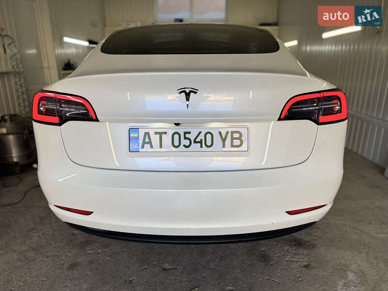 Седан Tesla Model 3 2023 в Ивано-Франковске