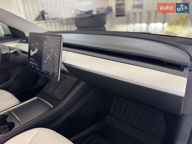 Седан Tesla Model 3 2023 в Ивано-Франковске