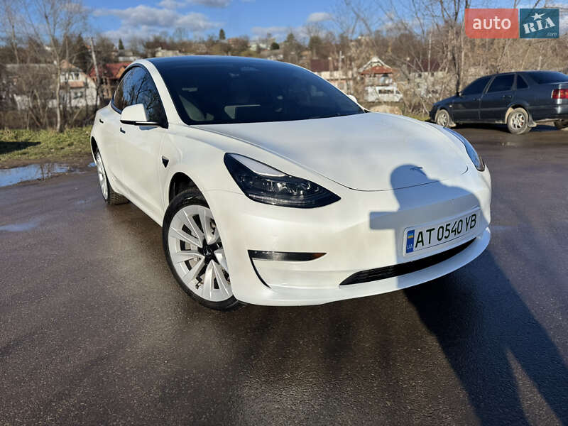 Седан Tesla Model 3 2023 в Ивано-Франковске