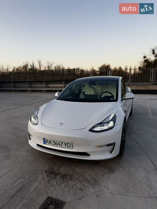 Седан Tesla Model 3 2022 в Киеве