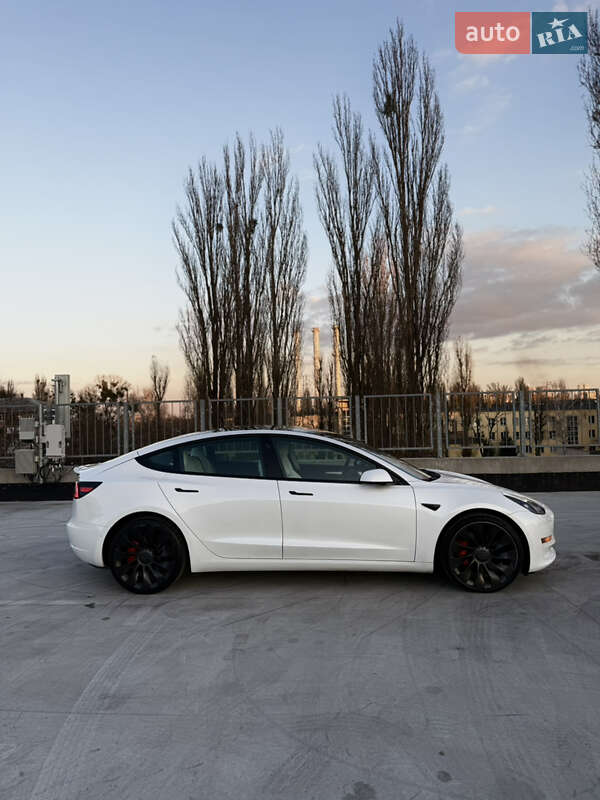 Седан Tesla Model 3 2022 в Киеве