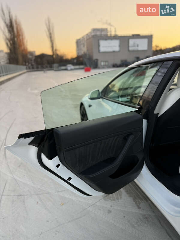 Седан Tesla Model 3 2022 в Киеве