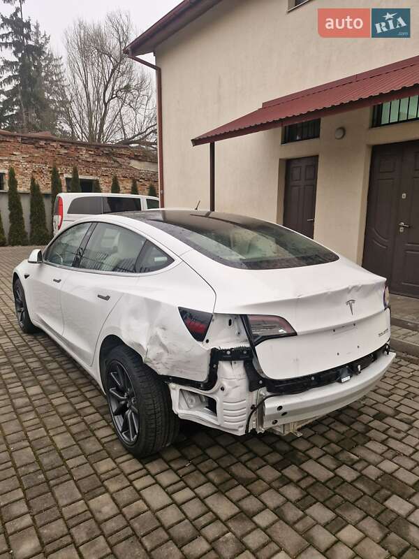 Седан Tesla Model 3 2018 в Львове
