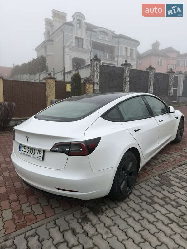 Седан Tesla Model 3 2022 в Черновцах