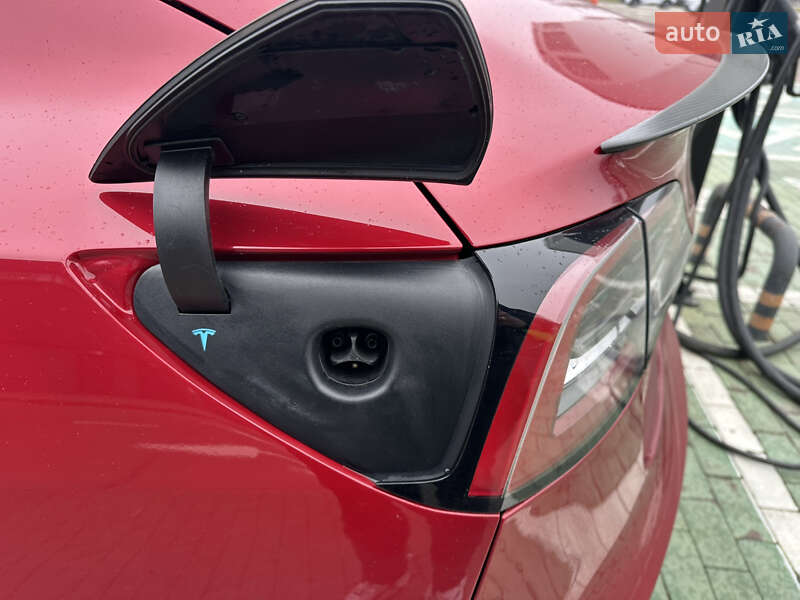 Седан Tesla Model 3 2019 в Киеве