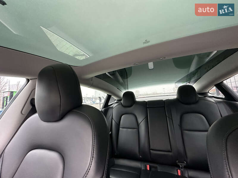 Седан Tesla Model 3 2019 в Киеве