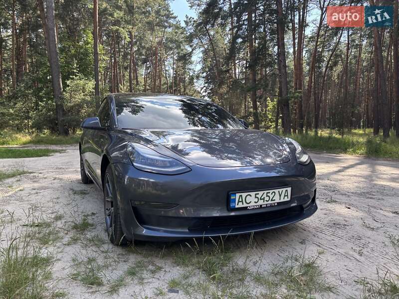 Седан Tesla Model 3 2018 в Луцке