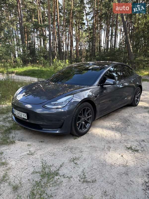 Седан Tesla Model 3 2018 в Луцке