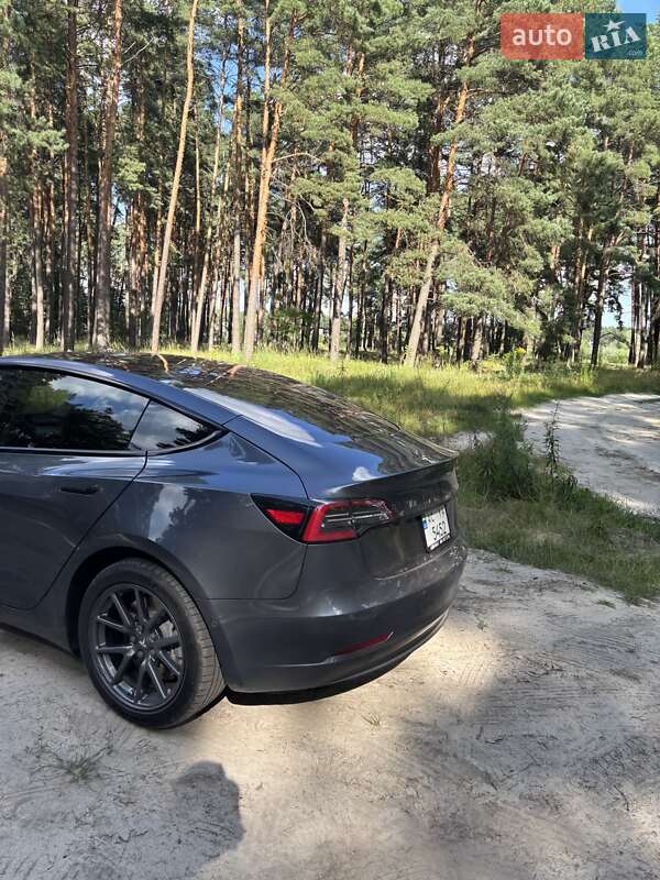 Седан Tesla Model 3 2018 в Луцке