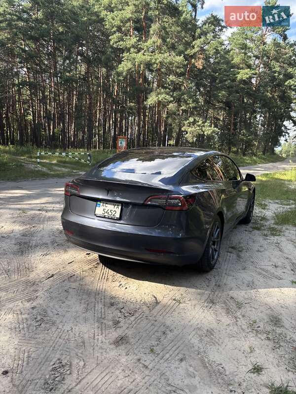 Седан Tesla Model 3 2018 в Луцке