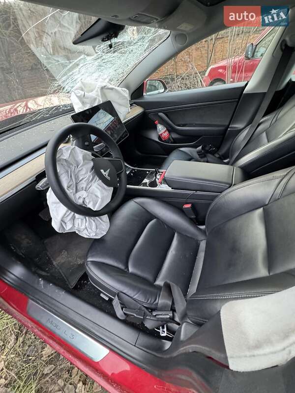 Седан Tesla Model 3 2020 в Львове