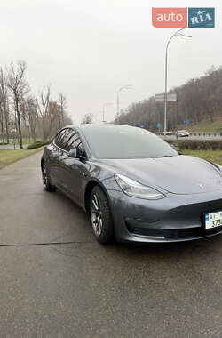 Седан Tesla Model 3 2023 в Киеве