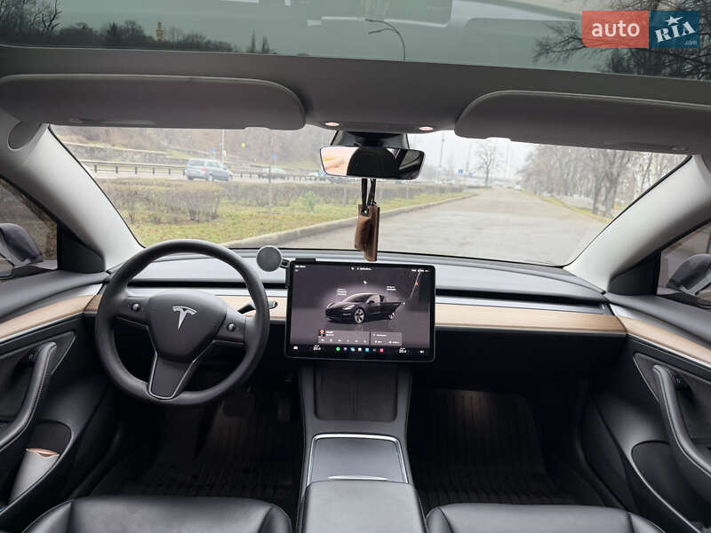Седан Tesla Model 3 2023 в Киеве