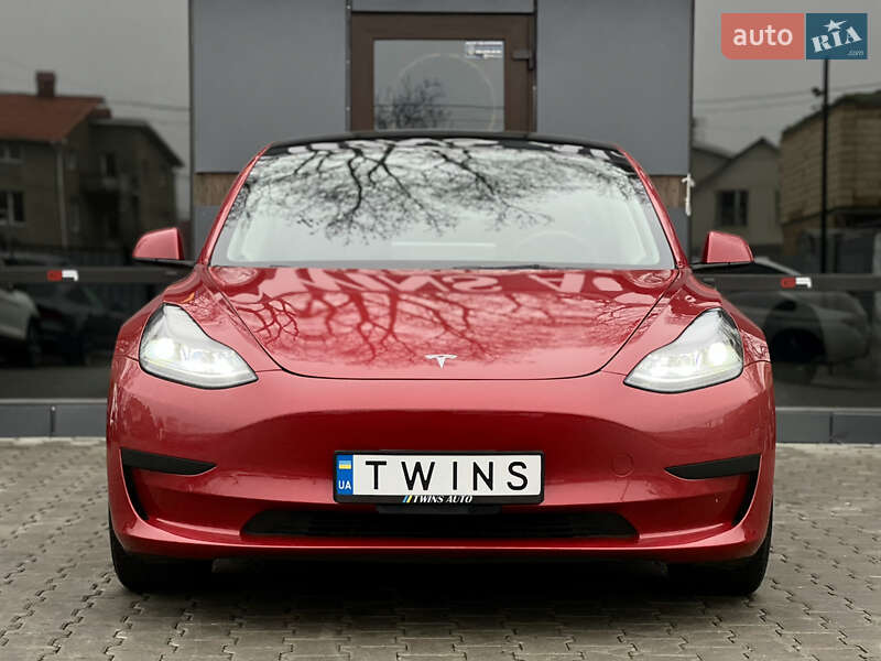 Седан Tesla Model 3 2023 в Одессе