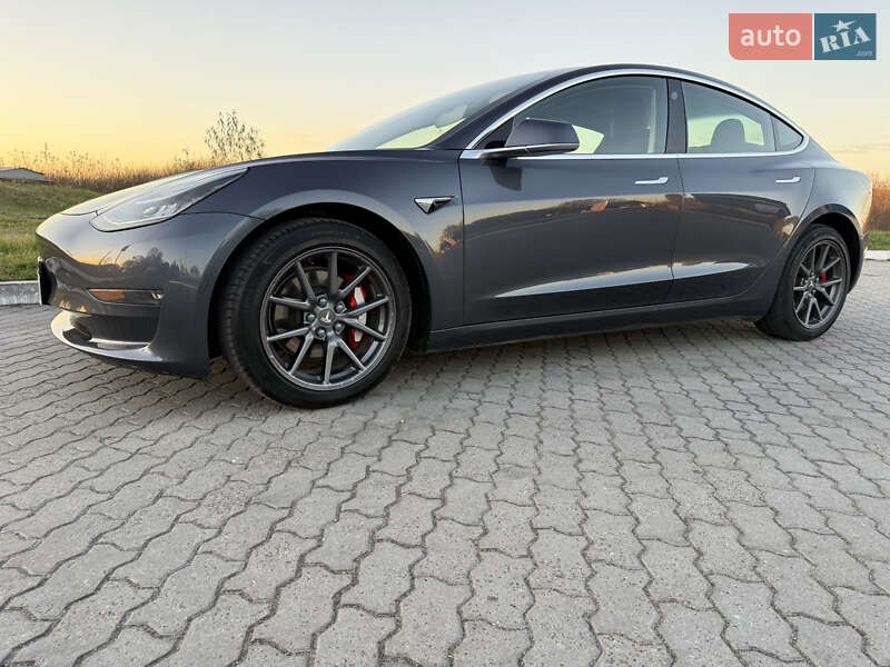 Седан Tesla Model 3 2019 в Дубно