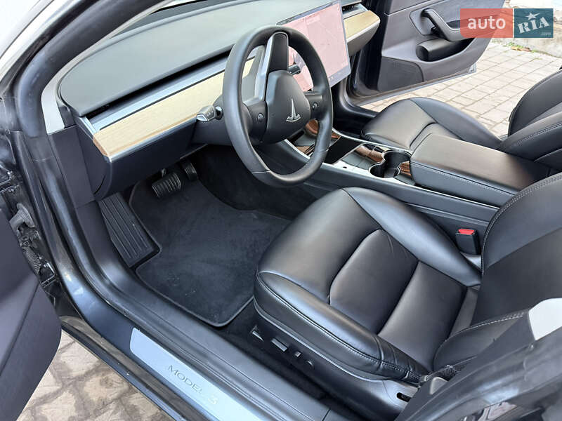 Седан Tesla Model 3 2019 в Дубно