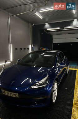 Седан Tesla Model 3 2020 в Киеве