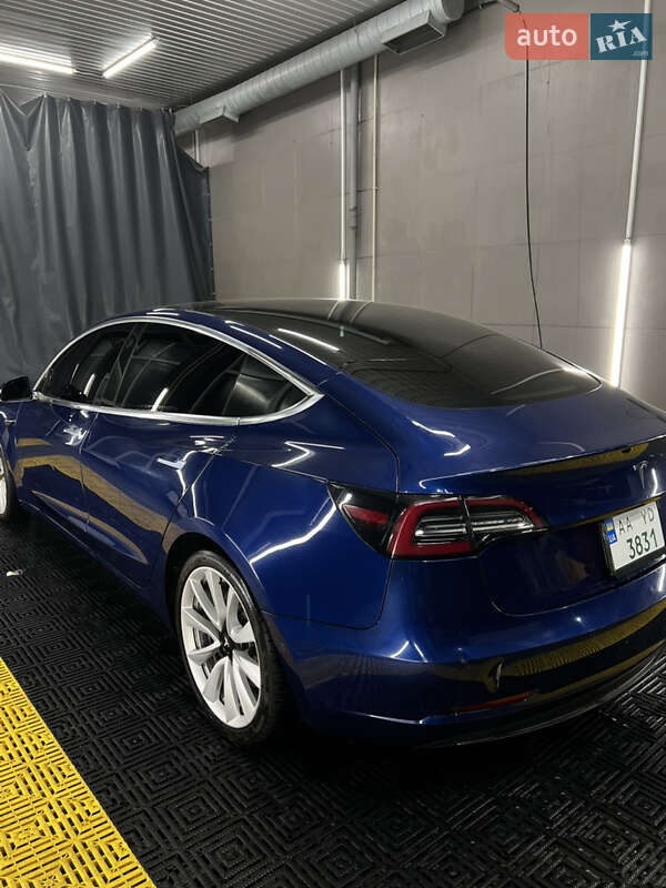 Седан Tesla Model 3 2020 в Киеве