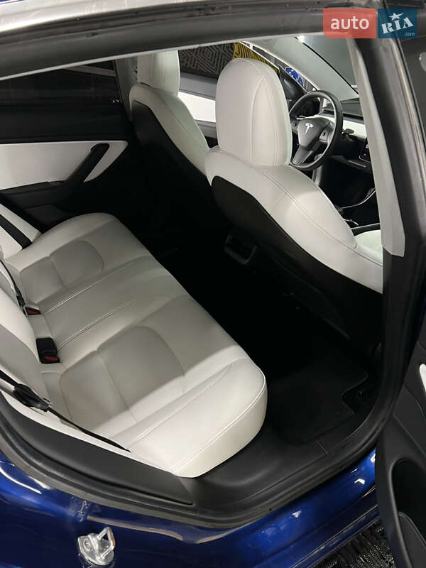 Седан Tesla Model 3 2020 в Киеве