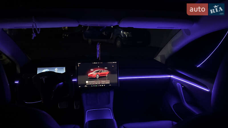 Седан Tesla Model 3 2022 в Дрогобыче