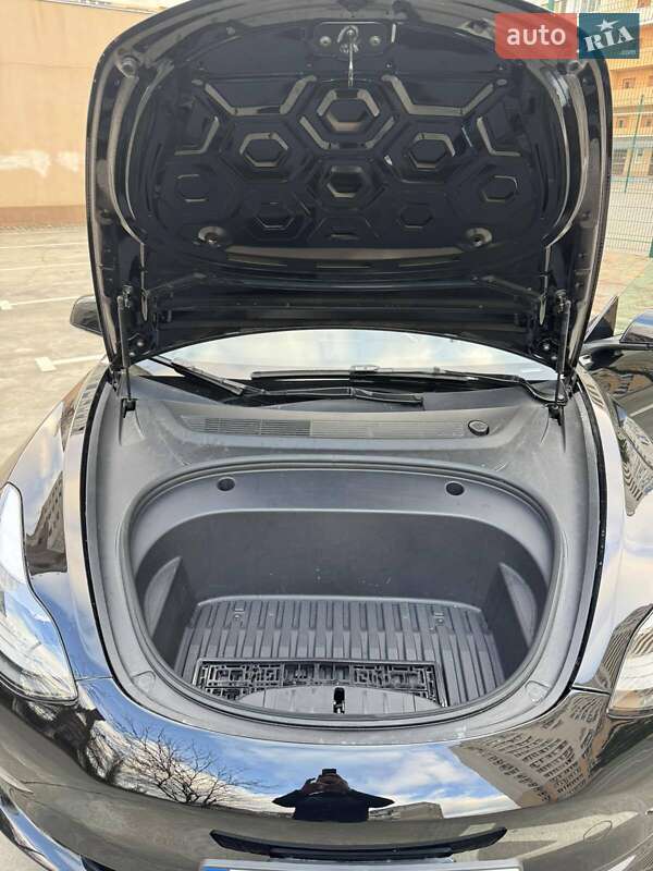 Седан Tesla Model 3 2023 в Одессе