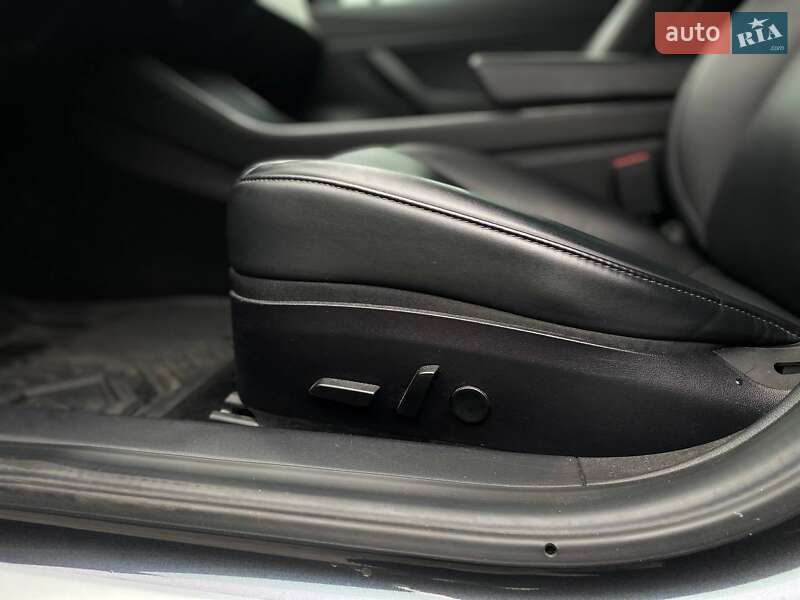 Седан Tesla Model 3 2019 в Киеве