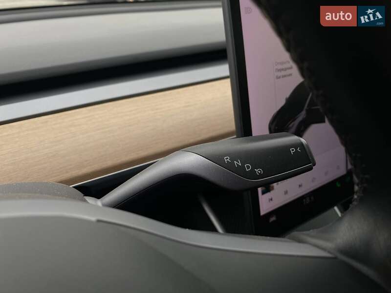 Седан Tesla Model 3 2019 в Киеве
