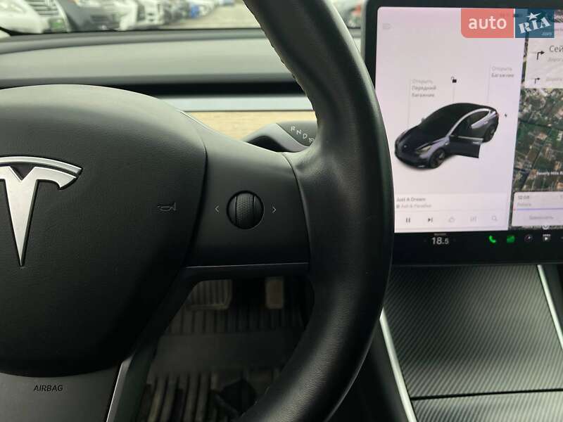 Седан Tesla Model 3 2019 в Киеве