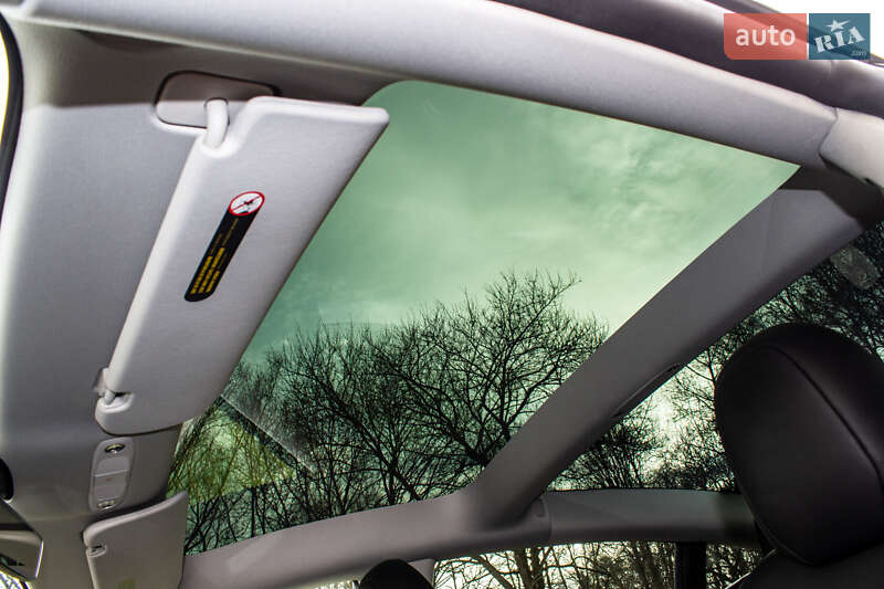 Седан Tesla Model 3 2023 в Львове