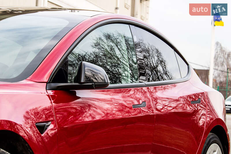 Седан Tesla Model 3 2023 в Львове