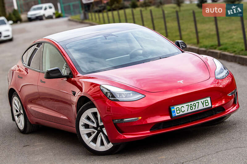 Седан Tesla Model 3 2023 в Львове