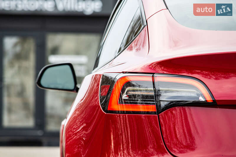 Седан Tesla Model 3 2023 в Львове