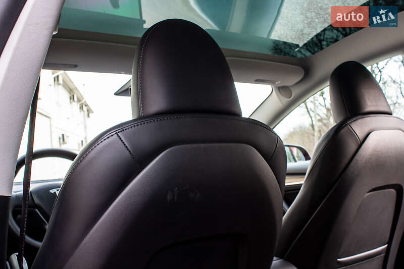 Седан Tesla Model 3 2023 в Львове