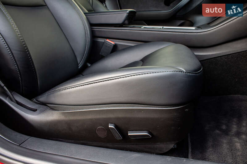 Седан Tesla Model 3 2023 в Львове