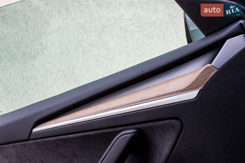 Седан Tesla Model 3 2023 в Львове