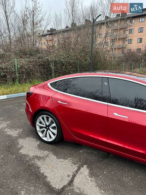Седан Tesla Model 3 2018 в Ужгороде