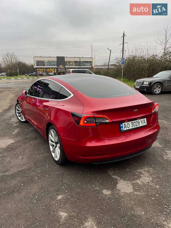 Седан Tesla Model 3 2018 в Ужгороде